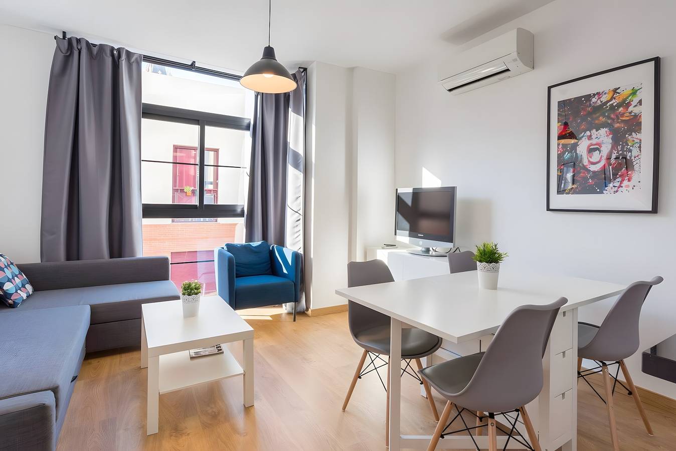 Apartamento entero, Apartamento 'Tranquilo, Luminoso y Céntrico' con Terraza Compartida, Wi-Fi y aire acondicionado. in Málaga Centro, Málaga