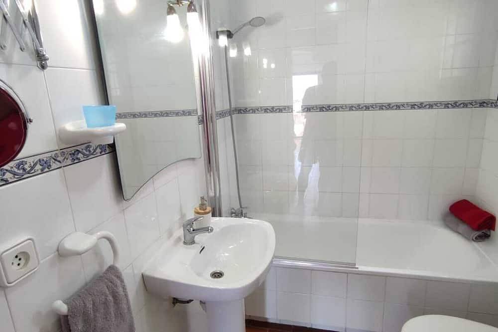 Entire apartment, Menorca, quiet apartment with sea views in Arenal d'en Castell, Es Mercadal