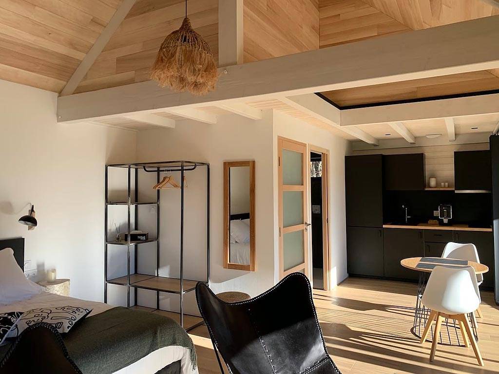 Ecrin d'Auvergne : Lodge & Spa Privatif Volcans - Lodge spa privatif Sérénité in Champs-sur-Tarentaine-Marchal, Parc naturel régional des Volcans d'Auvergne