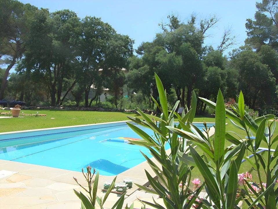 Bb 5 km Aix-en-Provence - Les Lauriers in Saint-Marc-Jaumegarde, Région d'Aix-en-Provence