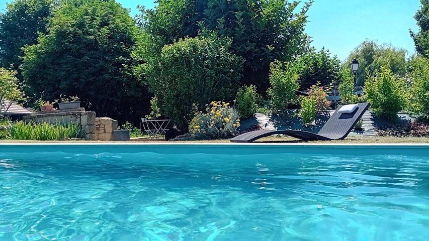 Chambre d’hôte pour 2 personnes, avec Terrasse et Jardin ainsi que Piscine et Vue
