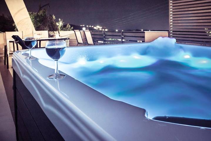 Ferienhaus für 6 Personen, mit Balkon und Terrasse sowie Whirlpool und Garten