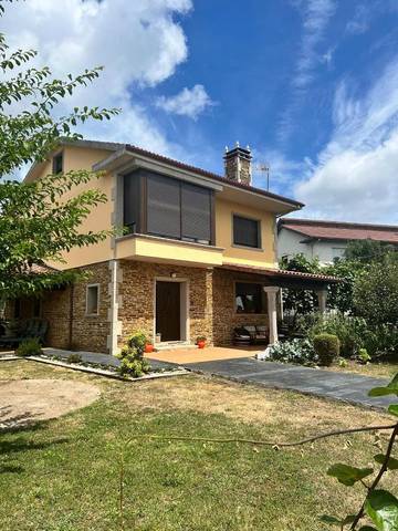 Location de vacances pour 6 personnes, avec jardin et vue à Palas de Rei