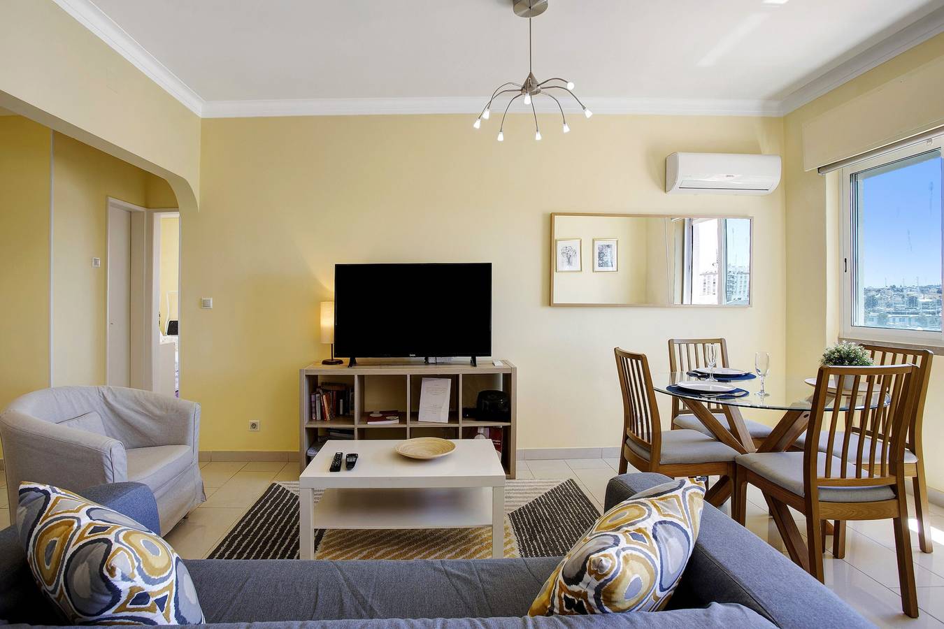 Entire apartment, Santa Isabel Apartment with A/C, Wi-Fi, Terrace and Balcony in Portimão, Faro District