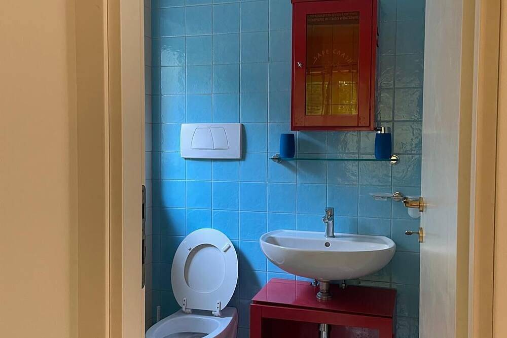 Entire apartment, Flowers apartments A in Sant'Egidio alla Vibrata, Teramo Province