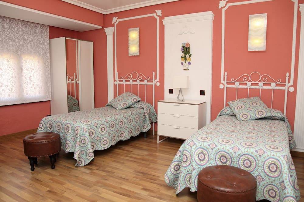 Entire apartment, Holiday apartment furnished Pl 1 all included in very quiet area in Arenas de San Pedro, Valle del Tiétar