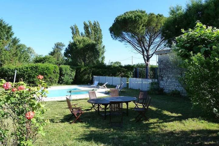 Maison de vacances pour 10 personnes, avec jardin et piscine à Breuillet