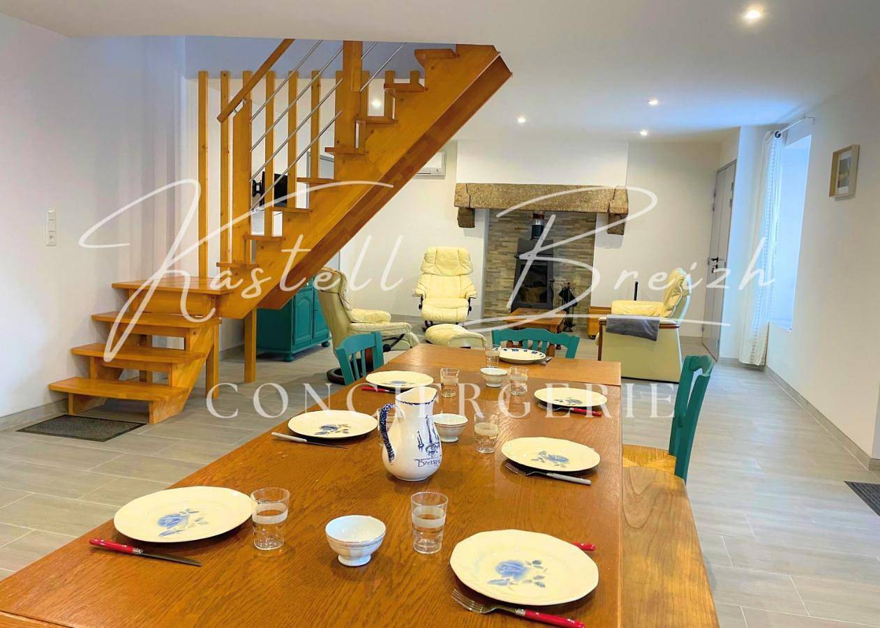 Chez Jeanne, maison en pierre de pays avec jardin in Plougonver, Région de Guingamp