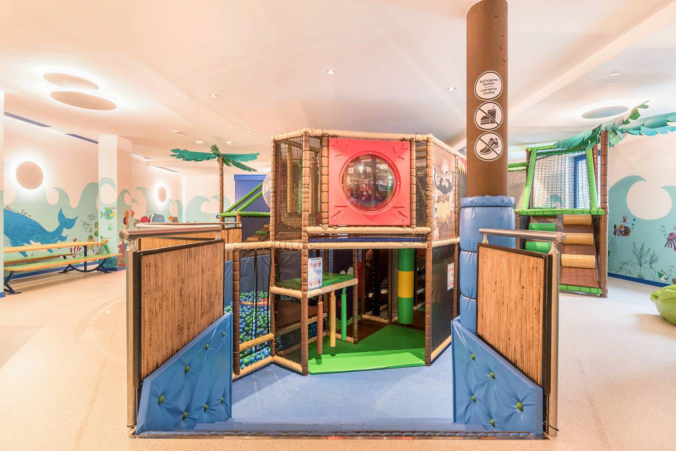 Ganze Wohnung, Ferienwohnung "Schartneralm Kiefer Family" mit Wald- und Weideblick, Terrasse & Spielplatz in Klobenstein, Ritten