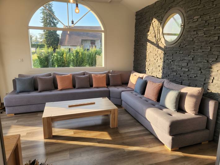 Geräumiges Ferienhaus mit privatem Pool in Arenthon in Arenthon, Region Bonneville
