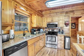 Log Cabin for 9 People in Sevier County, Photo 4