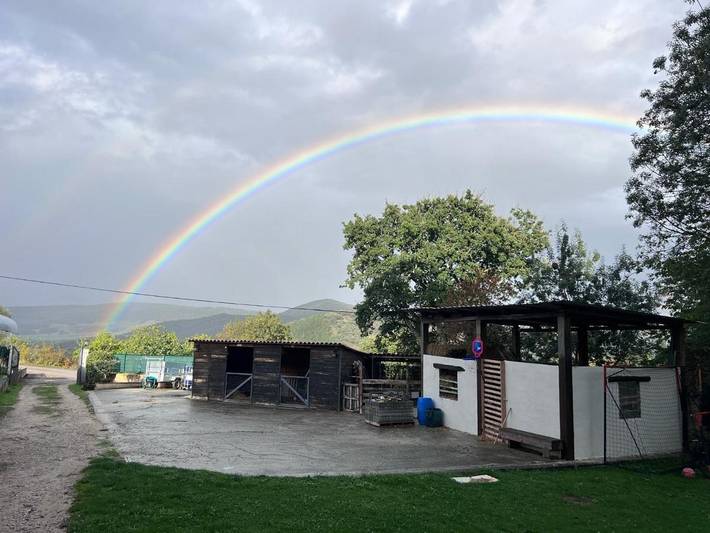 Casa de vacaciones para 6 personas, con jardín además de piscina y vistas, Se admiten mascotas en Cuenca de Pamplona - 2