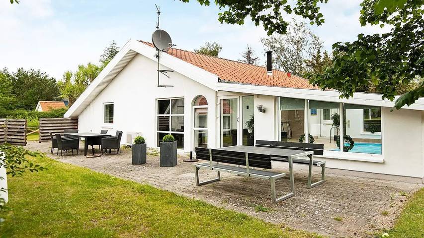 Ferieudlejning for 9 personer, med jacuzzi og terrasse samt pool i Ebeltoft