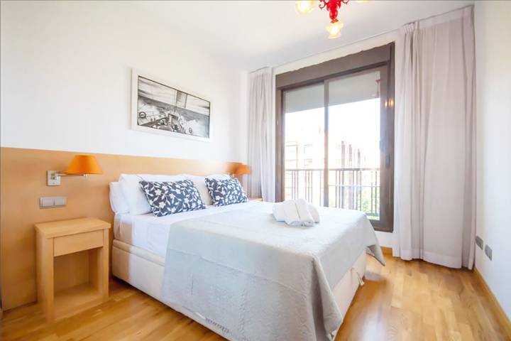 Location de vacances pour 3 personnes, avec jardin ainsi que bassin pour enfant et balcon, animaux acceptés à Madrid