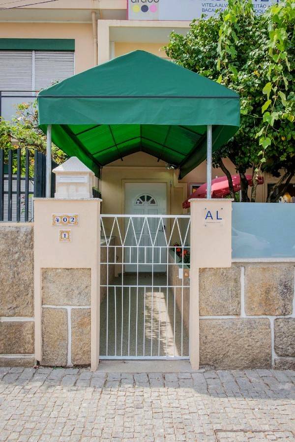 Apartamento de férias inteiro, Double Room with Balcony in Cidade da Maia, Distrito do Porto