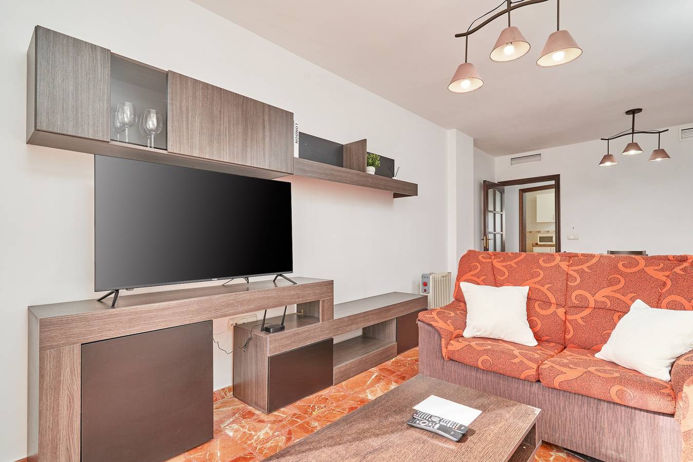 Entire apartment, Holiday Apartment "Casa Axarquia" with 2 Balconies & Wi-Fi in Vélez-Málaga, Costa del Sol