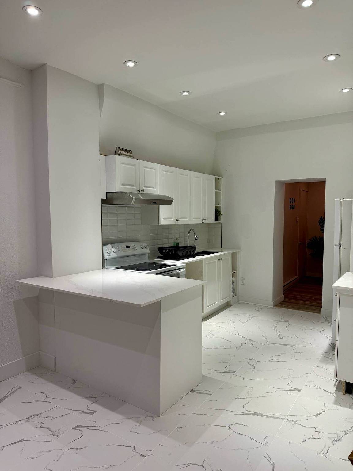 Apartamento entero, Acogedora habitación con cama grande a 7 minutos a pie en metro cerca del centro de Mtl in Montreal, Quebec