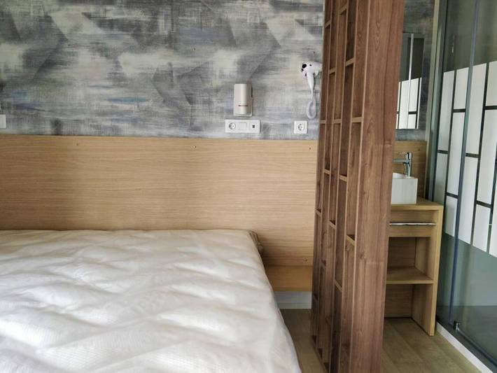 Camping pour 6 personnes, avec terrasse et piscine à Roquebrune-sur-Argens - 4