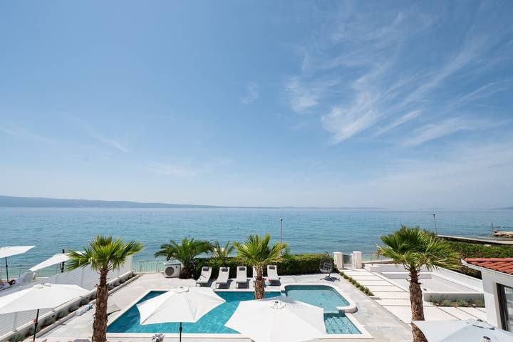 Luxuriöse Strandvilla mit 7 Schlafzimmern und privatem Pool in der Nähe von Split in Podstrana, Split-Dalmatien