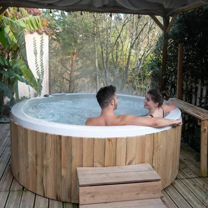 Gîte pour 2 personnes, avec piscine et jacuzzi ainsi que sauna et jardin dans Ratenelle - 2