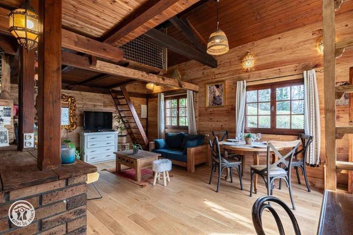 Gîte pour 4 personnes, avec terrasse et vue à Dingy-Saint-Clair