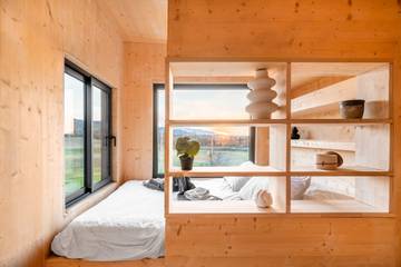 Gîte pour 2 personnes, avec jardin et vue sur le lac ainsi que terrasse et piscine à Reillanne