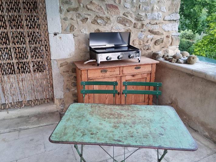 Location de vacances pour 2 personnes, avec vue ainsi que jardin et piscine à Roche-Saint-Secret-Béconne - 2