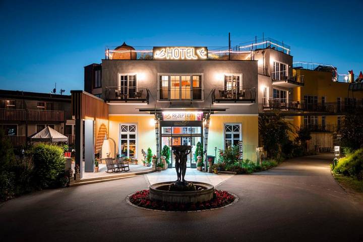 Hotel für 2 Personen, mit Balkon und Whirlpool sowie Terrasse und Garten in Grafenwiesen - 4