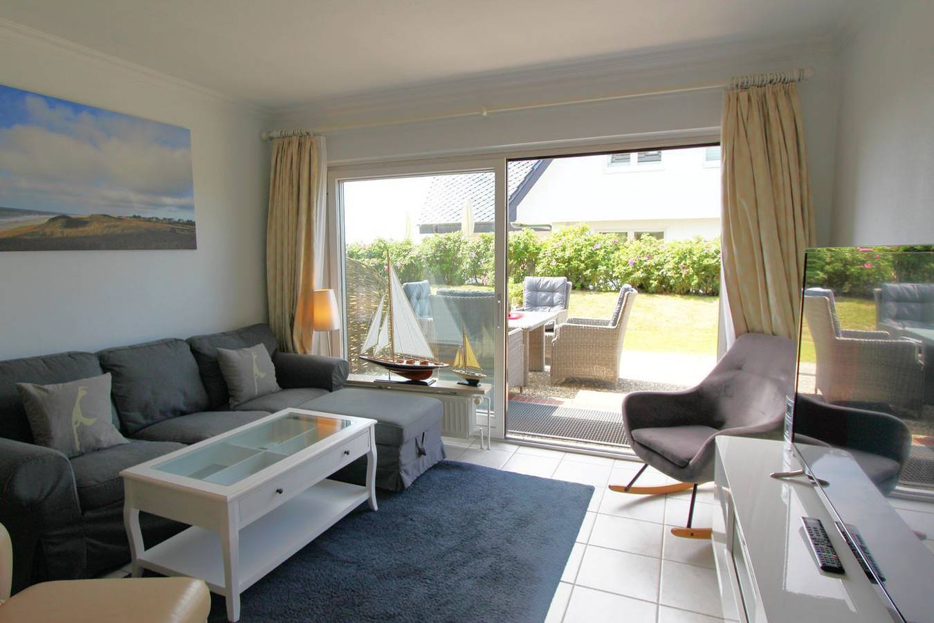 Ganze Wohnung, Schöne Ferienwohnung für 4 Personen am Rande der naturgeschützten Heidefläche in Wenningstedt, Sylt