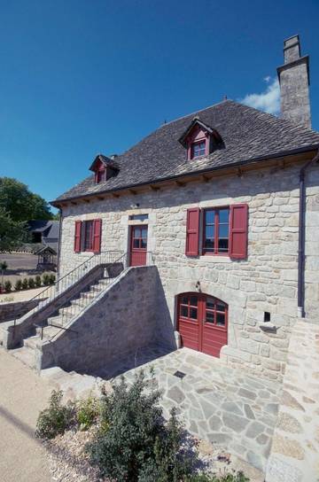 Gîte pour 9 personnes, avec jardin et vue à Auriac
