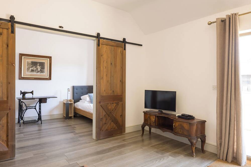 Stylish cottage, courtyard views, countryside location, 20 mins to Cambridge in Croydon (Cambridgeshire), Cambridgeshire