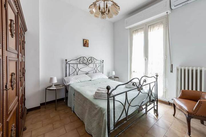 Ganze Wohnung, GuestHost - Bright apartment that accommodates up to 4 people, equipped with all the comforts for a pleasant stay, with two bedrooms and a panoramic terrace that offers a beautiful view of the Maiella and Gran Sasso mountains. The accommodation is locate in Pescara, Pescara Provinz
