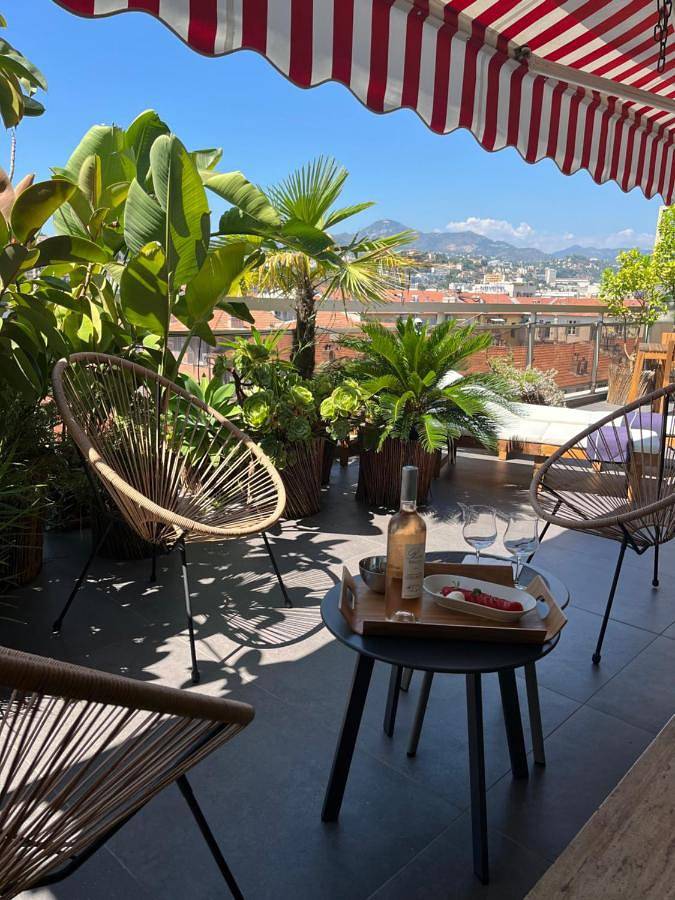 Gîte pour 2 personnes, avec Terrasse et Vue dans Bowling Acropolis Nice