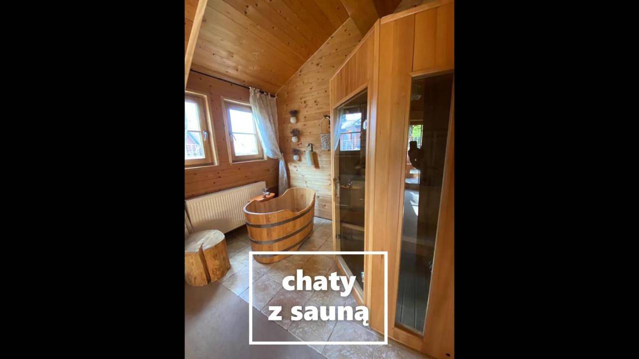 Chaty Świerkowe Wzgórze - tylko domki typu superior z prywatną sauną balią kominkiem oraz ogrodzonym prywatnym terenem z grillem, domki bez sauny na wspólnym terenie in Karpacz, Sudety (Polska)