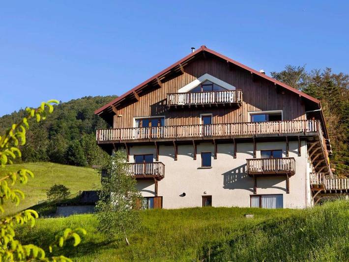 Maison d’hôte pour 23 personnes, avec terrasse ainsi que vue et jardin, animaux acceptés