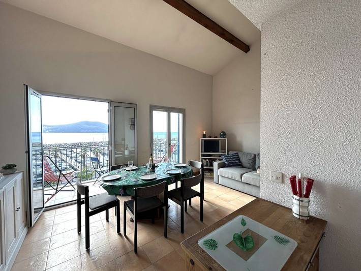 Appartamento intero, Apartment port view - 6 guests in Les Lecques, Saint-Cyr-sur-Mer