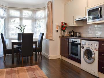 Holiday Home for 4 People in Christchurch, South West England, Photo 4