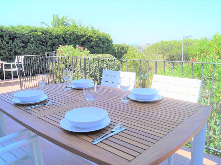 Location de vacances pour 4 personnes, avec piscine et jardin à Canyelles
