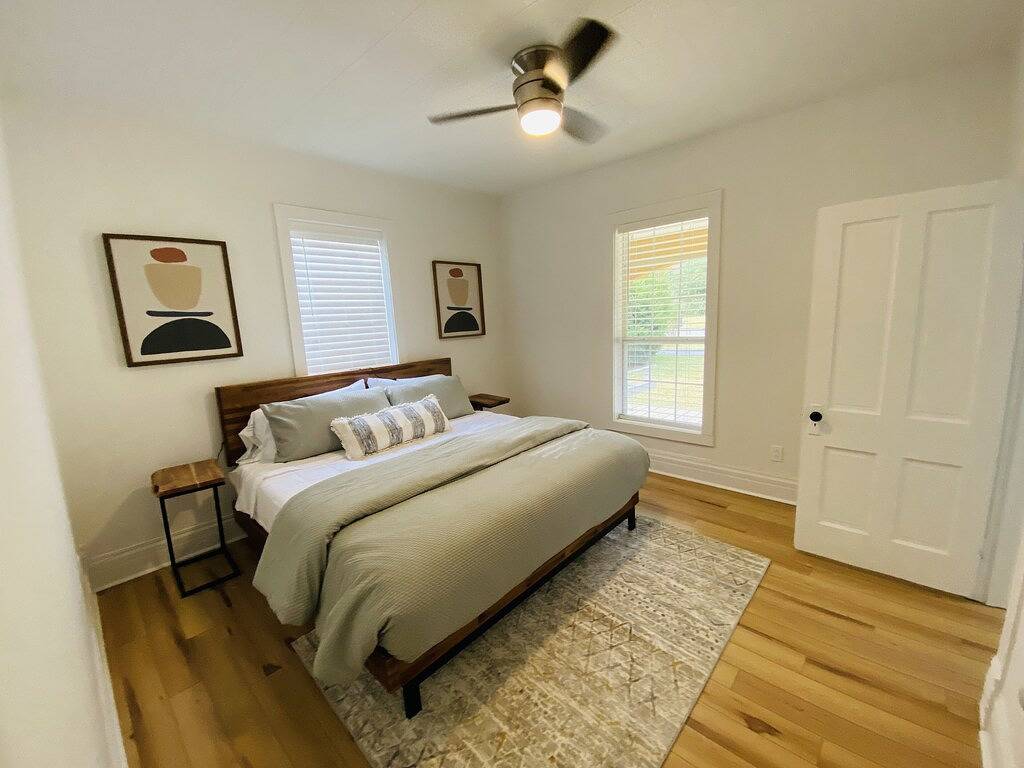 Charm, Comfort and Style, walk to downtown Mena, Ar in Mena, Ouachita National Forest