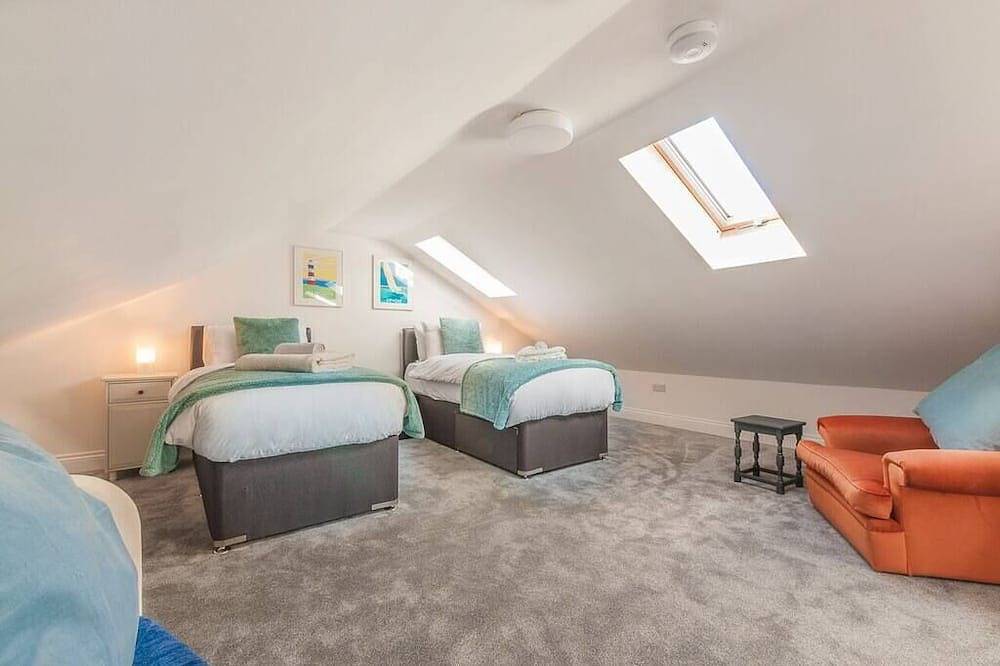 Entire apartment, Magnificent views of Tamar and Rwy. Free Parking in Plymouth, South West England
