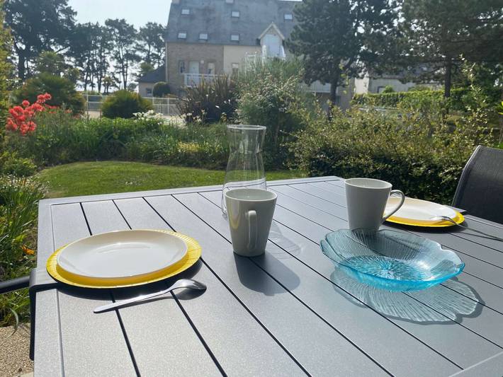Gîte pour 4 personnes, avec terrasse ainsi que piscine et jardin dans Cap Coz - 2