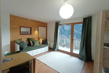 Gîte pour 4 personnes, avec piscine et balcon à Orelle