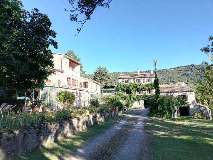 Chambre d’hôte pour 2 personnes, avec jardin ainsi que piscine et jacuzzi