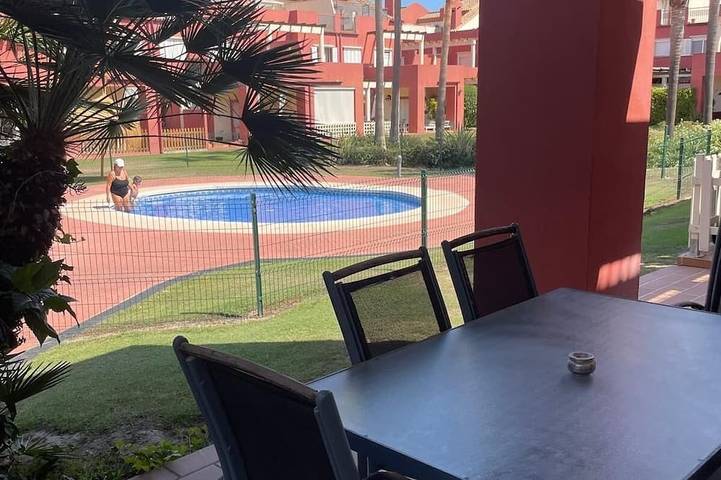 Maison de vacances pour 9 personnes, avec jardin ainsi que piscine et balcon à Sotogrande