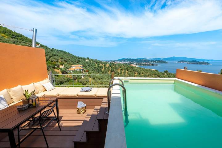 Ferienhaus für 8 Personen, mit Meerblick und Balkon sowie Terrasse und Garten auf Skiathos