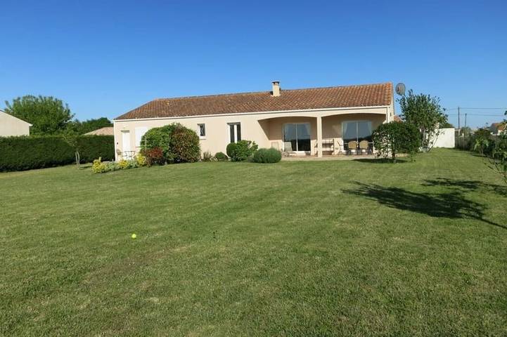 Location de vacances pour 6 personnes, avec terrasse et jardin, animaux acceptés à Étaules