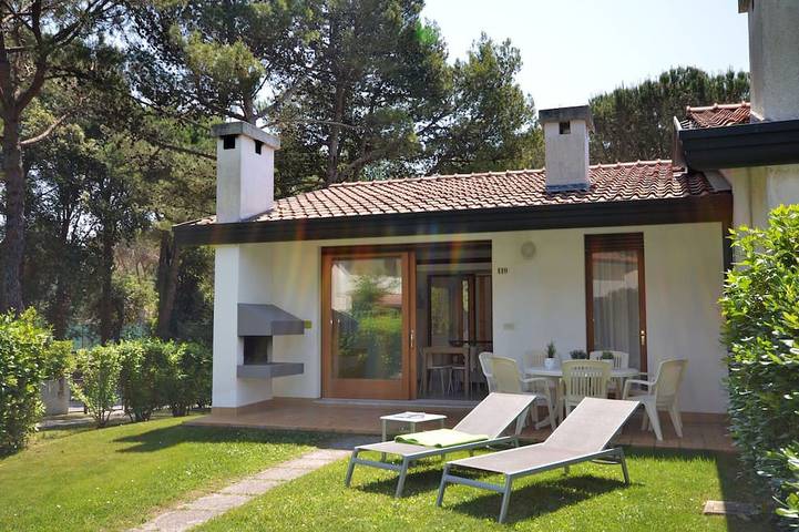 Ferienhaus für 6 Personen, mit Garten und Pool in Bibione
