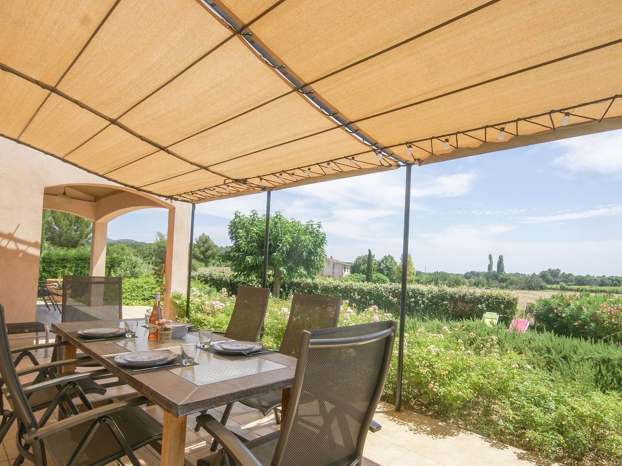 Villa in kleiner Domäne mit Pool und Tennisplatz in Aups, Brignoles Region