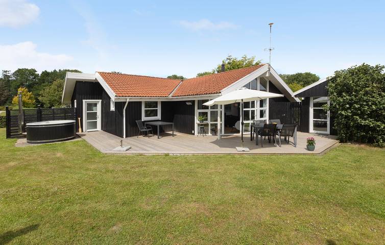 Ferienhaus für 10 Personen, mit Whirlpool und Terrasse sowie Garten und Sauna in Mommark