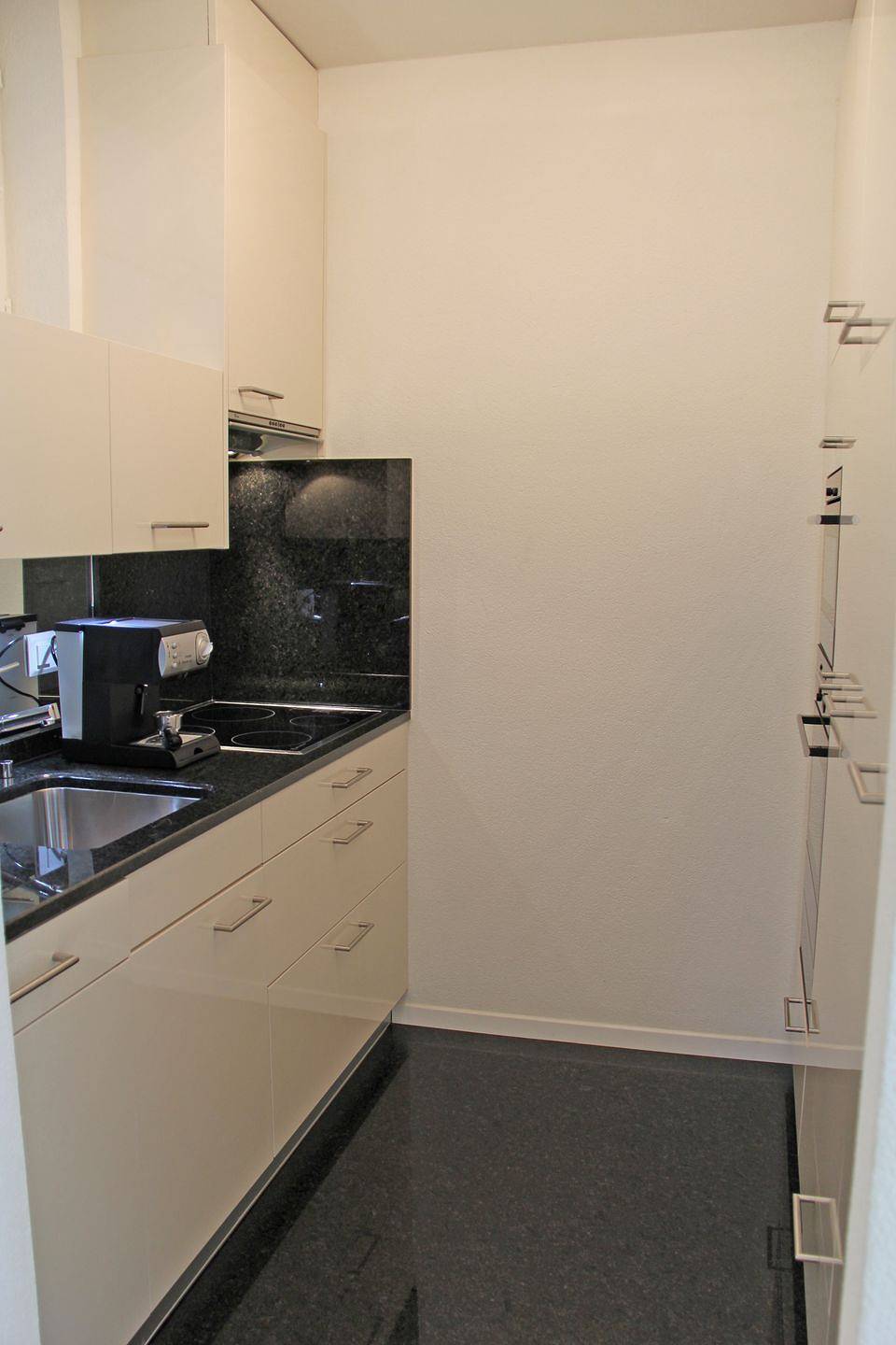 Entire apartment, Moderne Wohnung in Appartementhaus mit Hallenbad an sonniger Lage am Dorfrand. in Ascona, Ticino Alps and Verbano